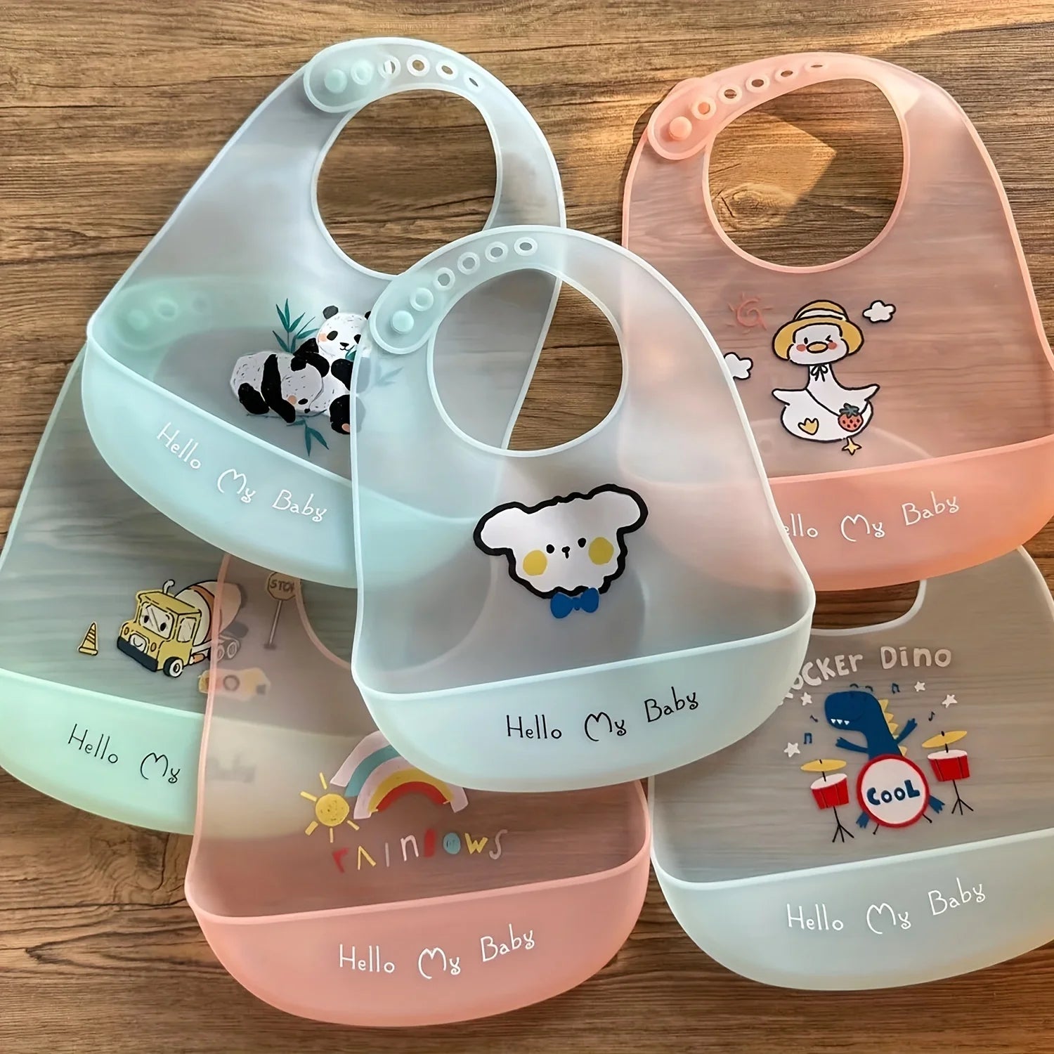 Mess-Free Mealtime Bibs for Happy Little Eaters 🍼🐻