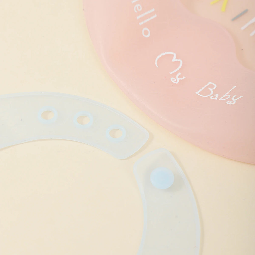 Mess-Free Mealtime Bibs for Happy Little Eaters 🍼🐻
