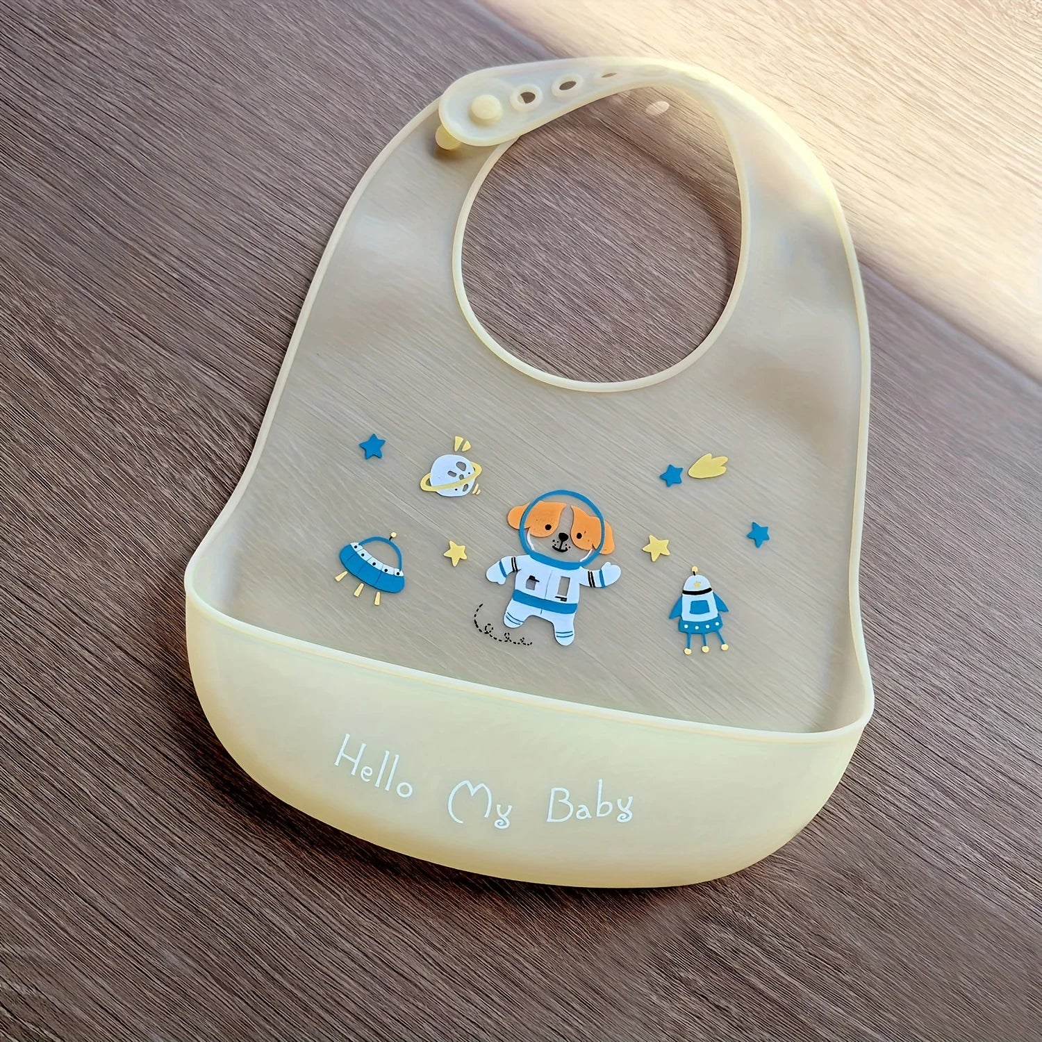 Mess-Free Mealtime Bibs for Happy Little Eaters 🍼🐻
