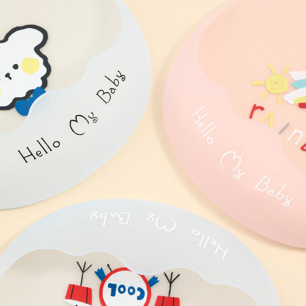 Mess-Free Mealtime Bibs for Happy Little Eaters 🍼🐻