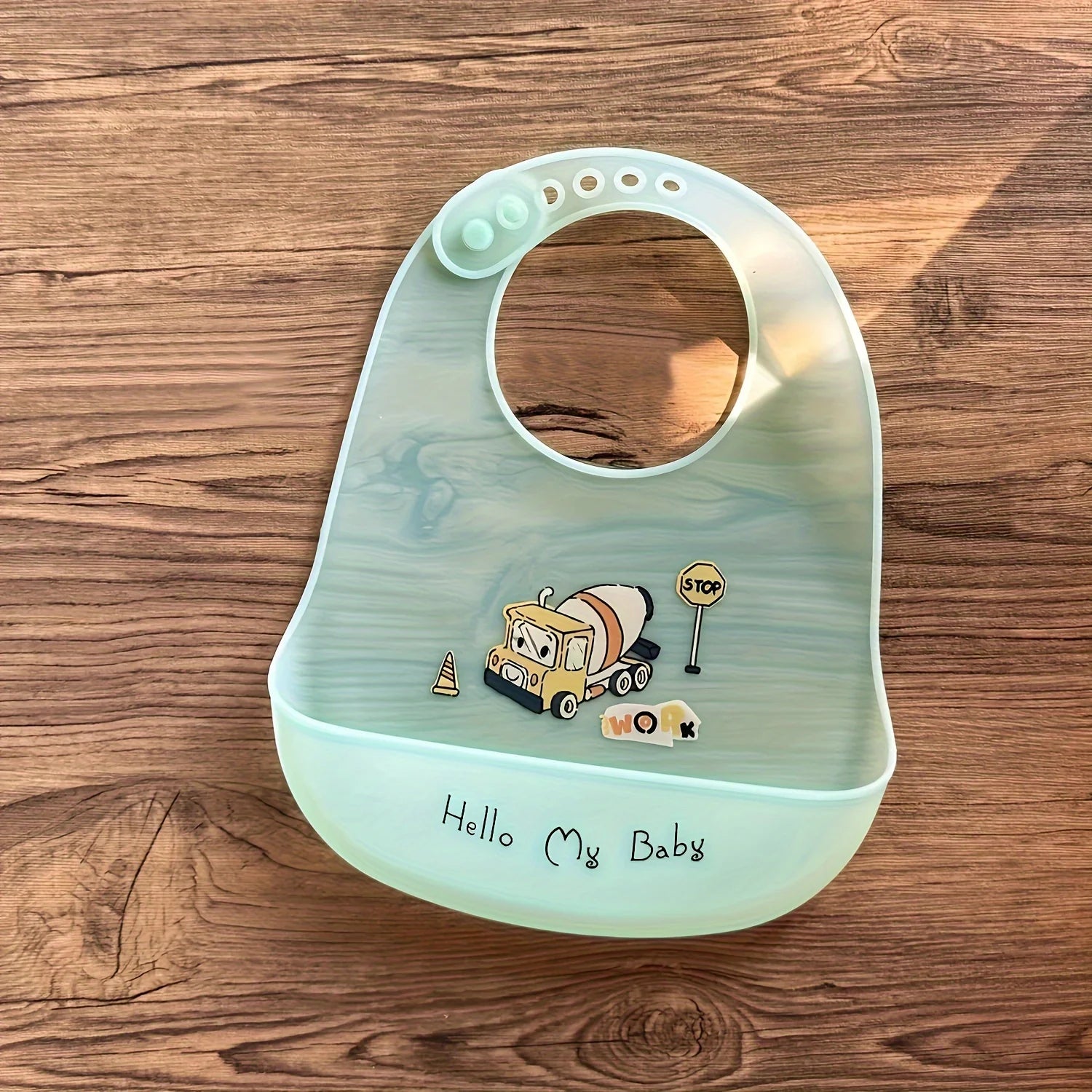Mess-Free Mealtime Bibs for Happy Little Eaters 🍼🐻